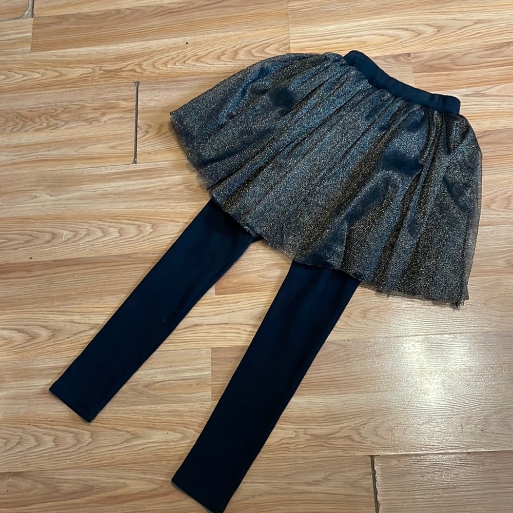 legging and tulle skirt combination 🥰